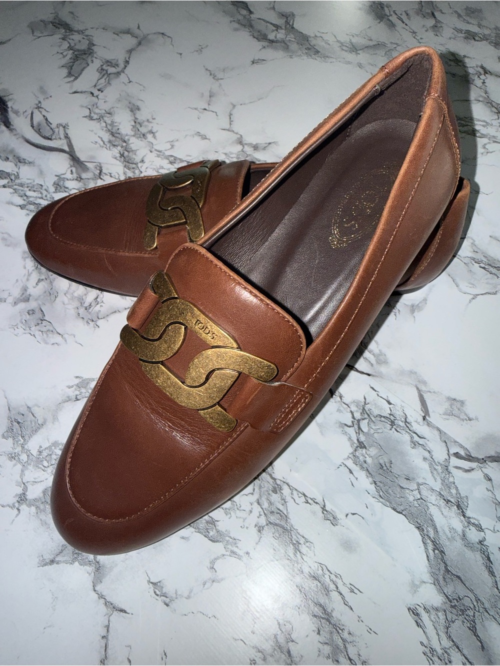 TOD'S Brown Leather Loafers with Gold Chain-Link Accent - Picture 6 of 8